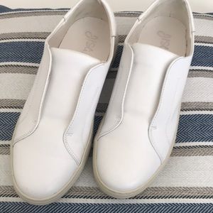 J/Slides white leather slip on sneaker size 8